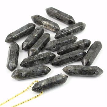 Larvikit zawieszka grot 32x9mm