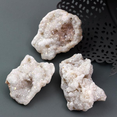 Kwarc tytanowany duża zawieszka biała - bryłka