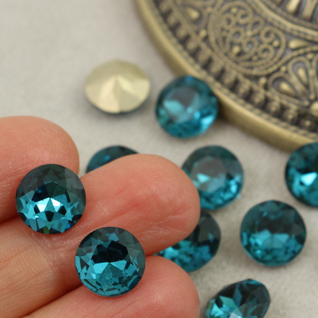 Kaboszon szklany moneta stożkowa fasetowana chaton Inicolite 10mm