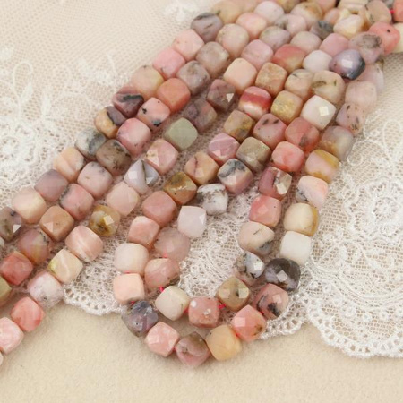 Opal peruwiański kostka fasetowana 6mm