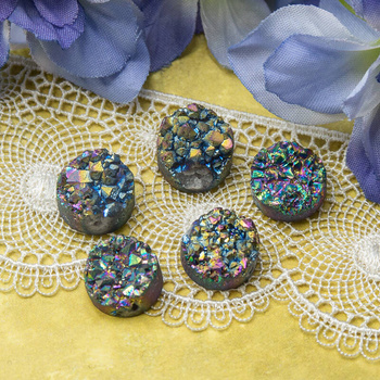 Kaboszon kwarc tytanowany druzy 12mm z otworem