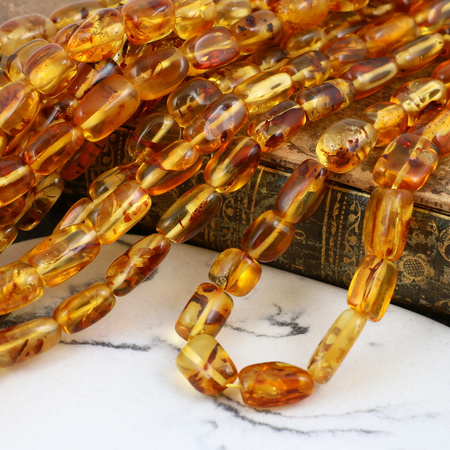 Bursztyn prostopadłościan 9x7mm [sznur 39cm]