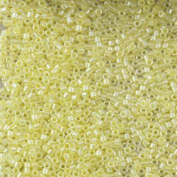 Miyuki Delica 11/0 Lined Crystal Pale Yellow Luster [5g]