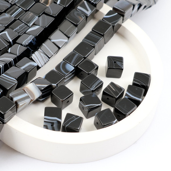 Sardonyks kostka gładka 8mm