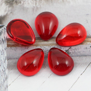 Kaboszon szklany Siam Ruby łezka 18x13mm