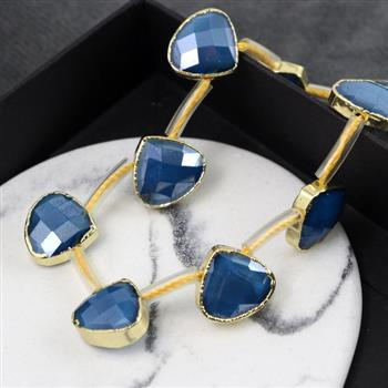 Szklana łezka fasetowana niebieska w złotym okuciu 13mm