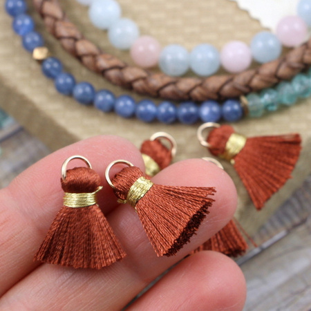 Chwost wiskozowy brązowy z ogniwem 20x6mm