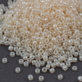 Toho Round 8/0 Ceylon Lt Ivoryl [10g]