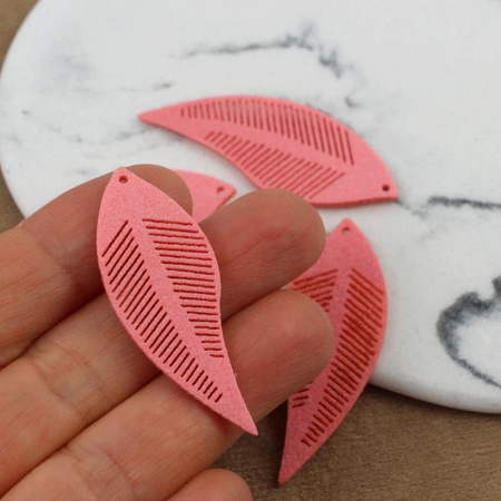 Zamszowe piórko koralowe 44x16mm