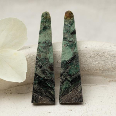 Kaboszony jaspis mszysty 40x11x4mm [para]
