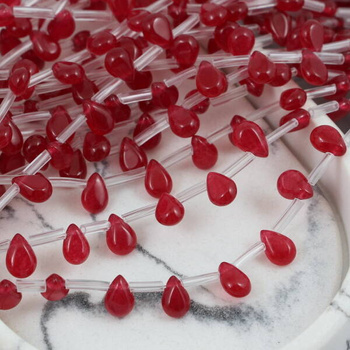 Jadeit łezka czerwona 8x6mm