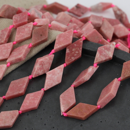 Rodonit romb 20x11mm