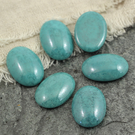 Kaboszon szklany Opaque Turquoise - Blue Luster owal 25x18mm