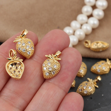 Zawieszka metalowa truskawka z cyrkoniami 15x11mm