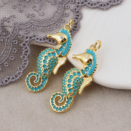 Zawieszka konik morski mosiądz złocony emaliowana turkusowa 30x11mm