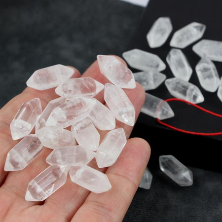 Kryształ górski zawieszka grot 20x9mm