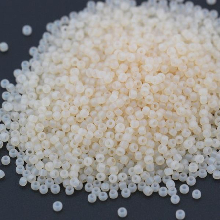 Toho Round 11/0 Ceylon Frosted Lt Ivory [10g]