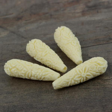 Rzeźbiona kropla kremowa 34x11mm