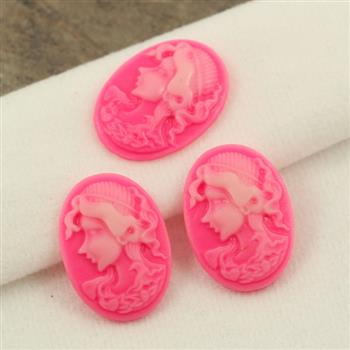 Kaboszon kamea z żywicy różowa 25x18mm