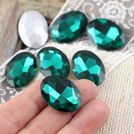 Kaboszon szklany owal fasetowany emerald 25x18mm