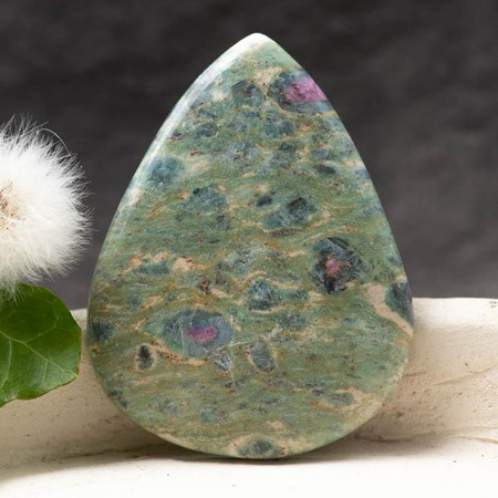 Kaboszon rubin z fuchsytem 48x37x6mm