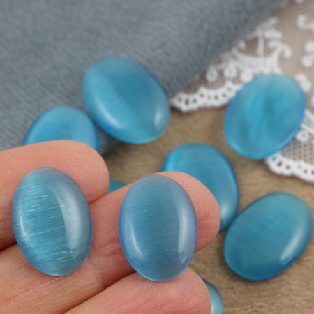 Kaboszon kocie oko owal błękitny 18x13mm