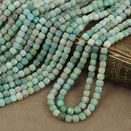 Amazonit kostka fasetowana 4mm [sznur 39cm]