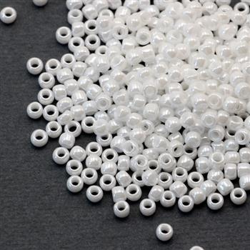 Toho Round 8/0 Opaque-Lustered White [10g]