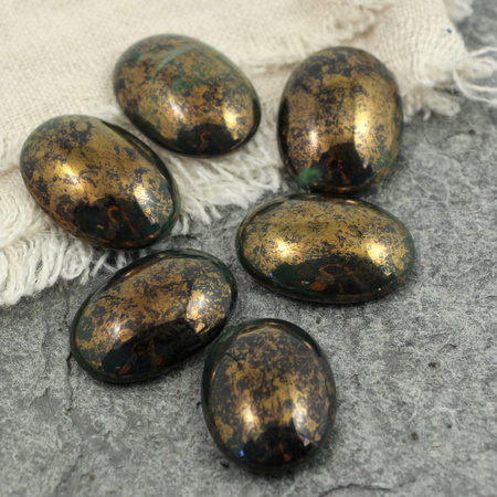 Kaboszon szklany Green - Gold Splash owal 25x18mm