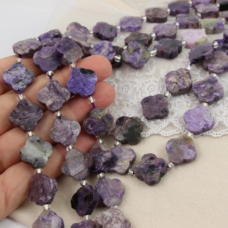 Czaroit koniczyna fasetowana 16mm