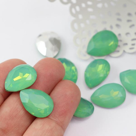 Kaboszon szklany łezka fasetowana green opal 18x13mm