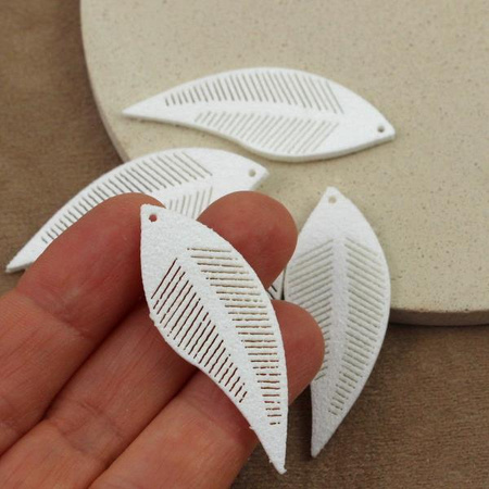 Zamszowe piórko białe 44x16mm