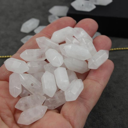 Kryształ górski zawieszka grot 20x9mm - otwór przez środek