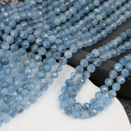 Akwamaryn kula fasetowana 4mm [sznur 39cm]