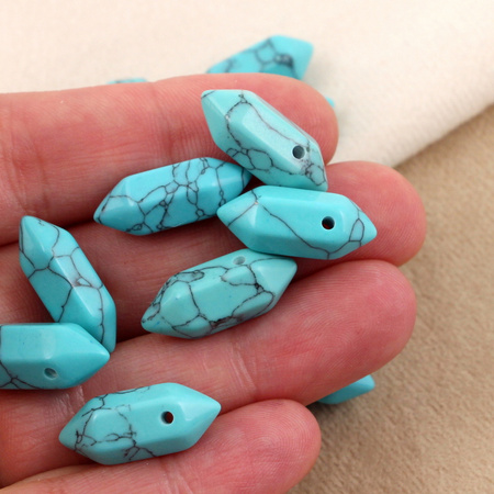 Howlit turkusowy zawieszka grot 20x9mm