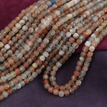 Kamień słoneczny kostka fasetowana 4mm [sznur 39cm]