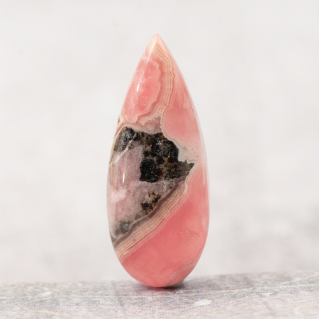 Kaboszon rodochrozyt łezka 31x12mm