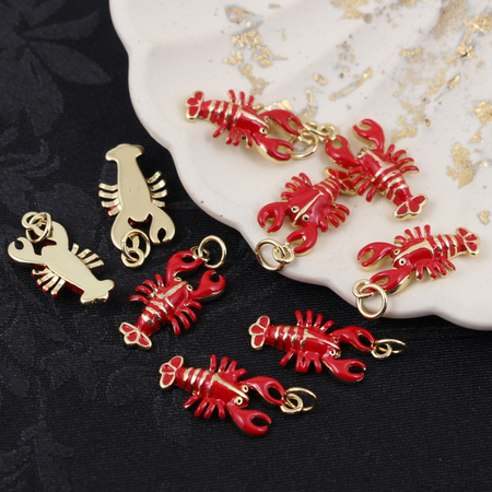 Zawieszka homar mosiądz złocony emalia czerwona 18x10mm