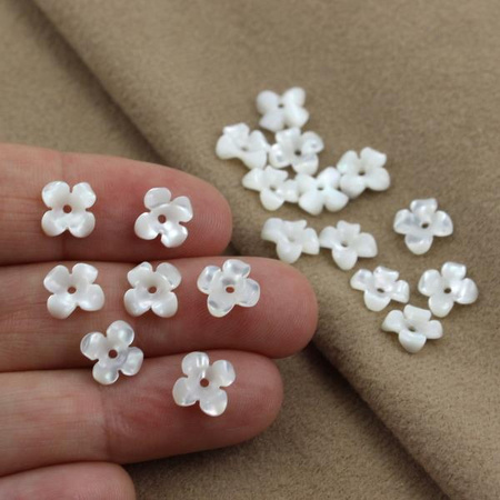 Masa perłowa kwiatek niezapominajka 9mm