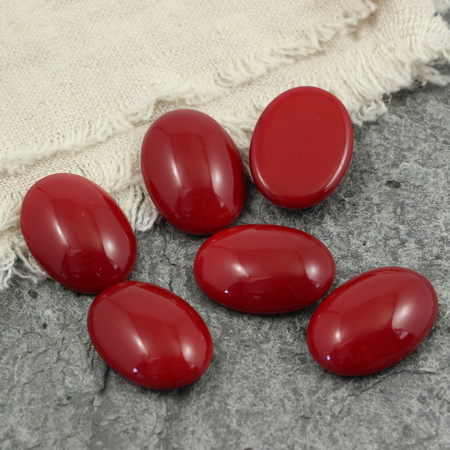 Kaboszon szklany Dk. Opaque Red owal 25x18mm