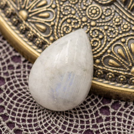 Kaboszon kamień księżycowy 21x15x7mm