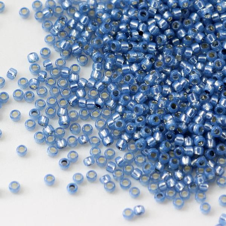 Toho Round 15/0 Silver-Lined Milky Montana Blue [5g]