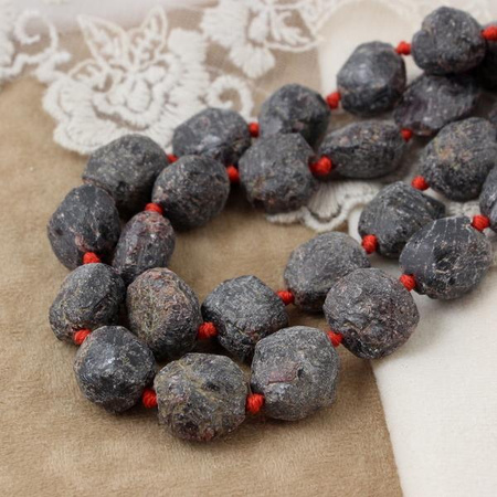 Granat surowa bryłka 13-17mm