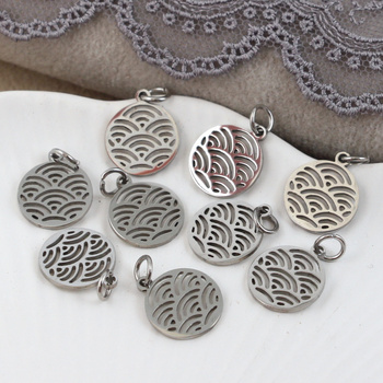 Zawieszka z motywem seigaiha stal szlachetna 12mm