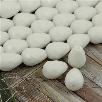 Jadeit kropla fasetowana biała 18x13mm