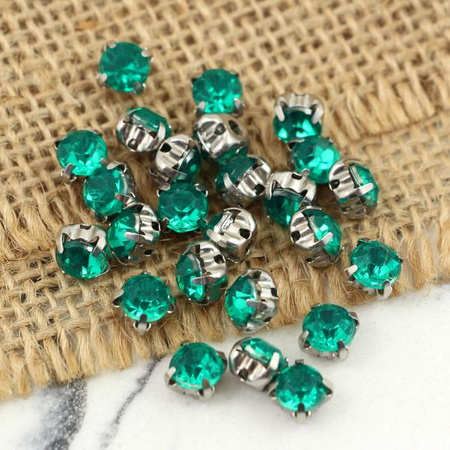 Kaboszon akrylowy kryształek w oprawie szmaragdowy 6x6mm