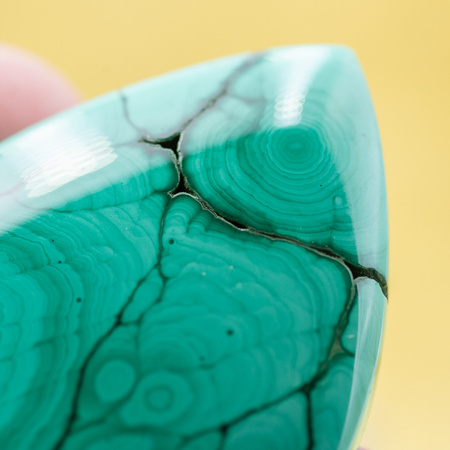 Kaboszon malachit łezka 51x38mm