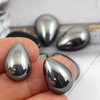 Kaboszon szklany Jet - Hematite łezka 18x13mm