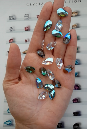 6106 Swarovski Pear-shaped Pendant 16x9mm Erinite Shimmer