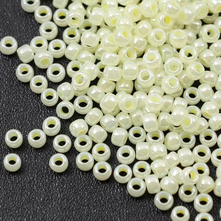 Toho Round 8/0 Ceylon Banana Cream [10g]